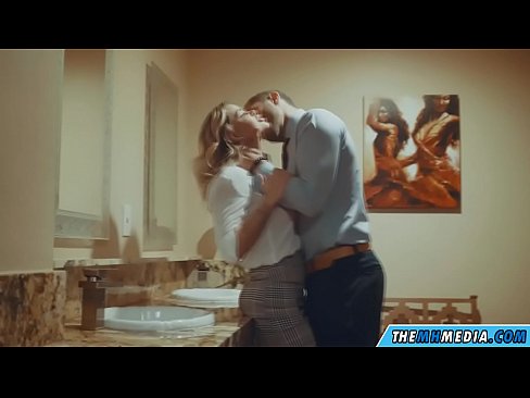 ❤️ Nuair a mheallann blonde busty tú i seomra scíthe poiblí ️ Porn vk ag ga.freepornhdonlinegay.ru
